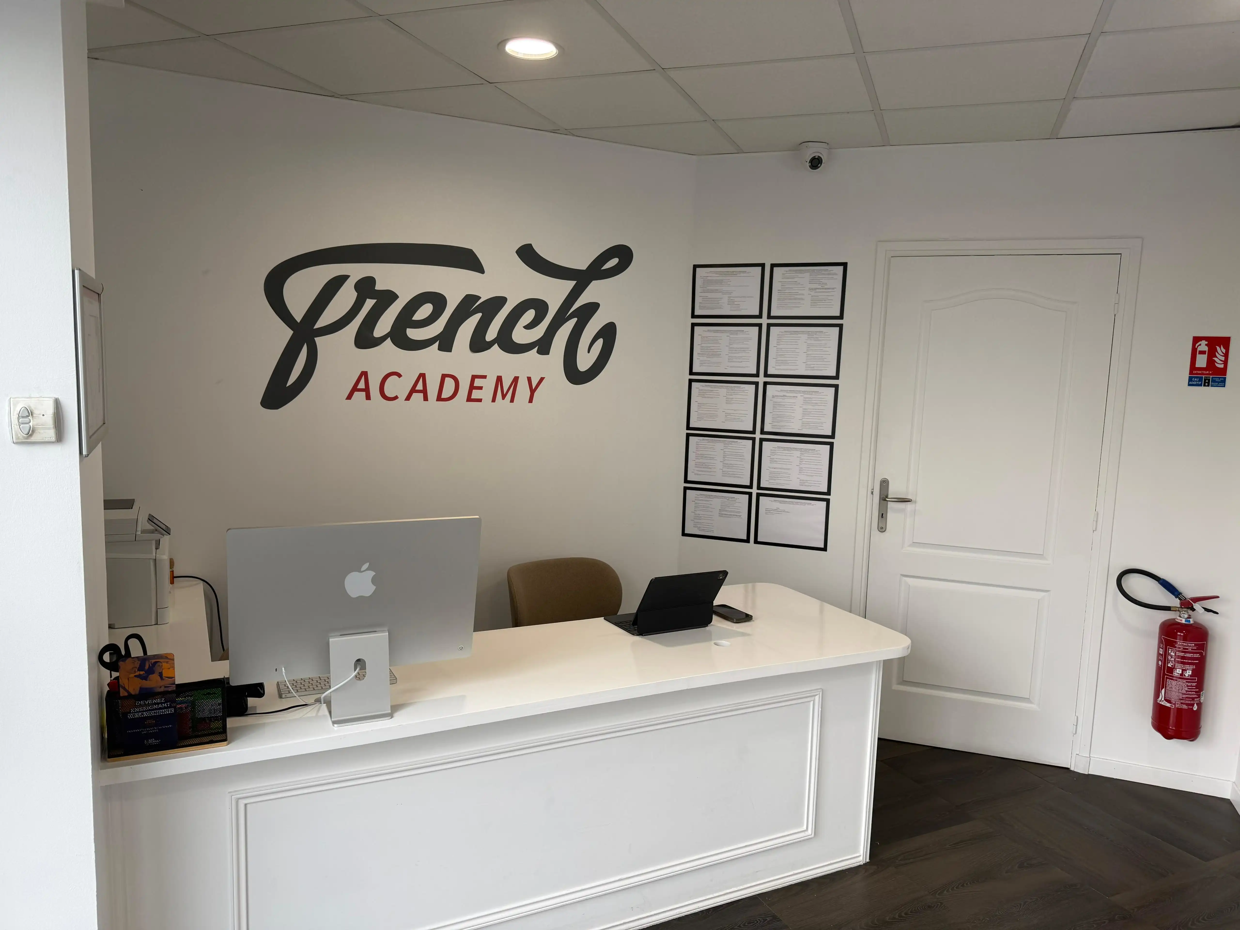 Entrée du centre French Academy Les Lilas
